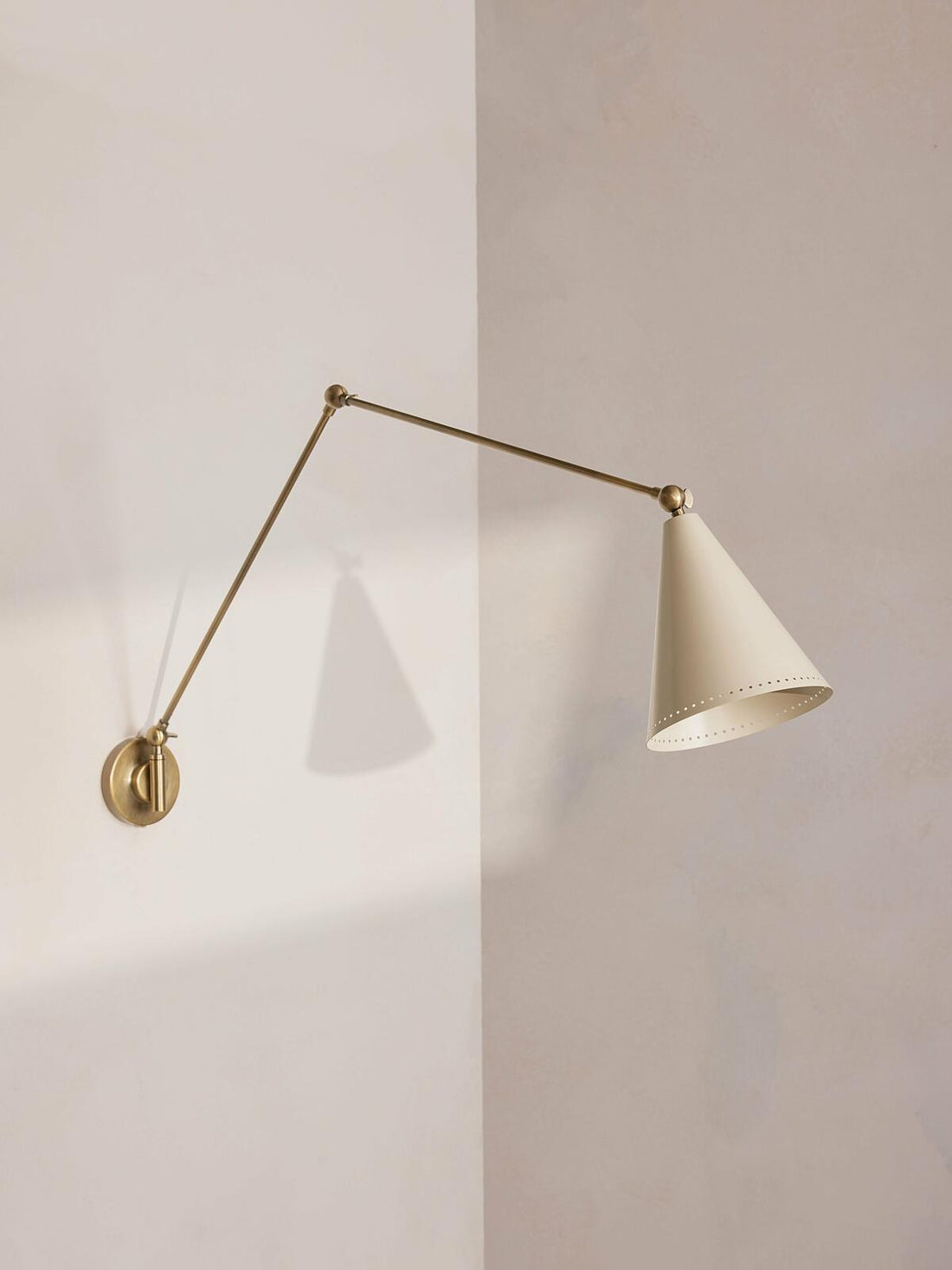 VINCENT WALL LIGHT | PANTONE CREAM