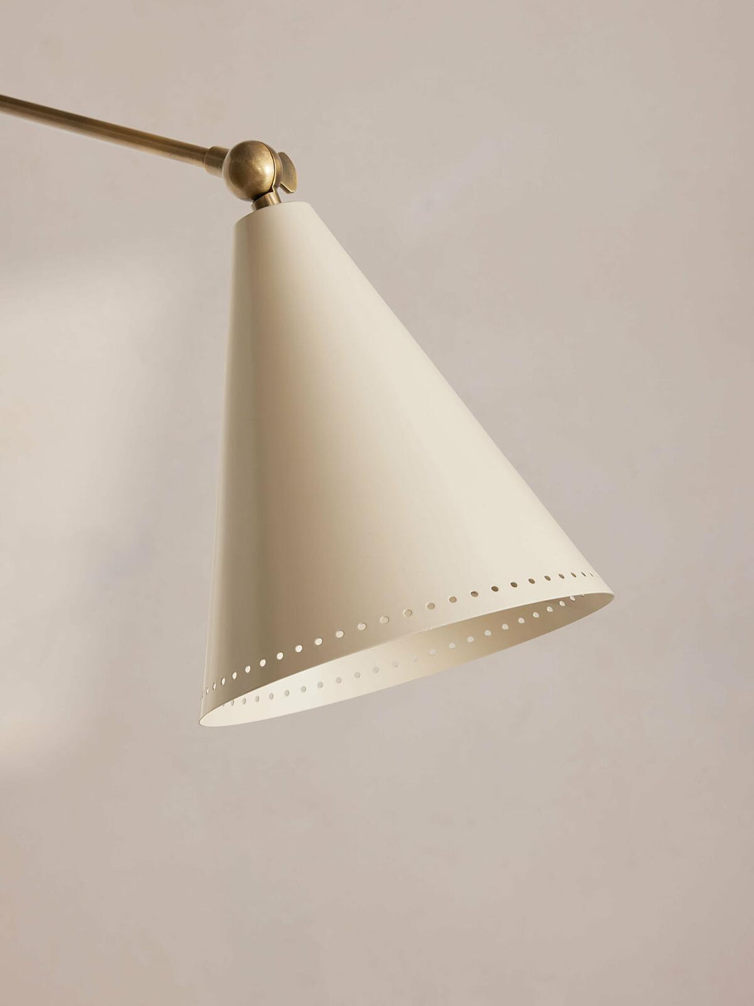 VINCENT WALL LIGHT | PANTONE CREAM